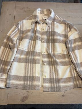 American Eagle Cream & Beige Plaid Button-Up Shacket size medium sooo soft!